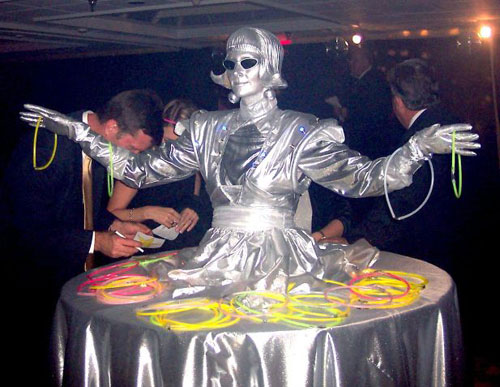 Silver robot strolling tables - Florida