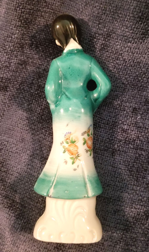 Chinoissserie - female ceramic figurine