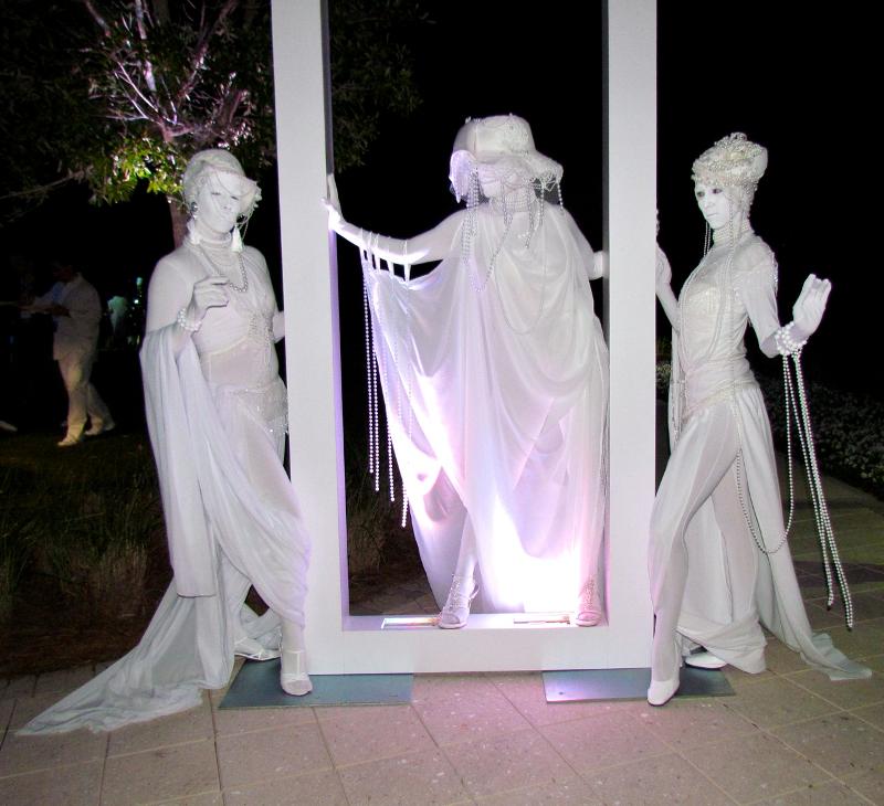 Three White Freeze Statues (Orlando)